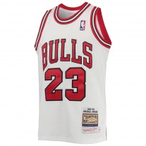 Youth Chicago Bulls Michael Jordan Mitchell & Ness White 1997-98 Hardwood Classics Authentic Jersey
