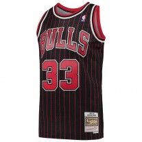 Men's Chicago Bulls Scottie Pippen Mitchell & Ness Black Hardwood Classics 1995-96 Swingman Jersey